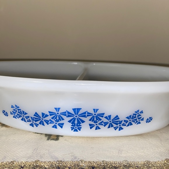 USA GLASBAKE MILK GLASS WHITE BLUE FLOWER CASSEROLE DISH BAKEWARE NEW J-239/8 - Picture 5 of 11